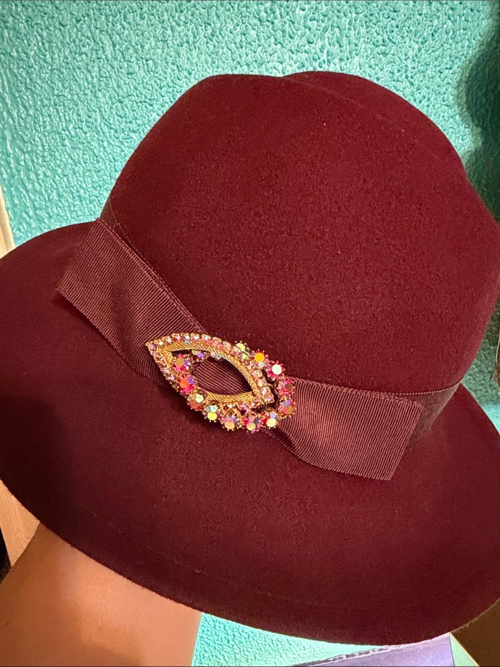 BETMAR 100% WOOL HAT - Burgandy - no moth damage - original ribbon with tag 5923